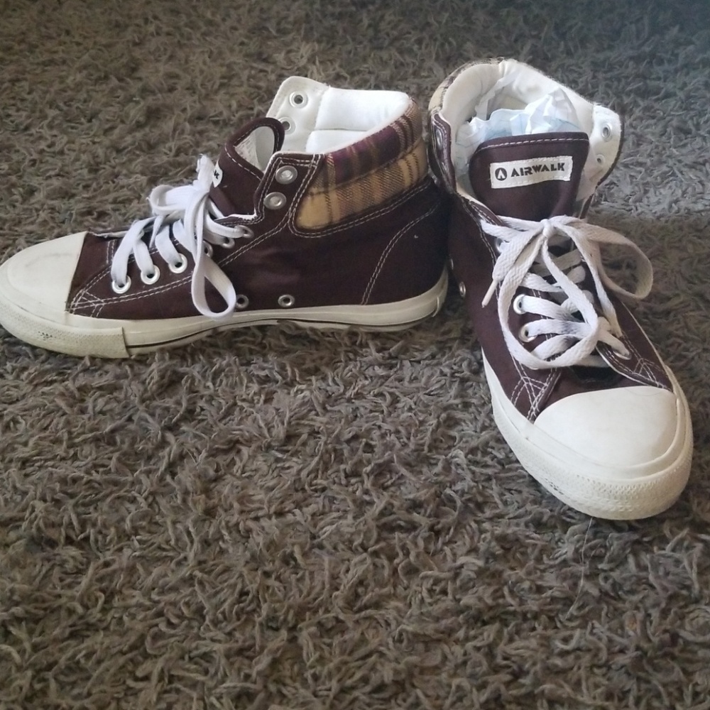 High tops - Picture 2 of 3